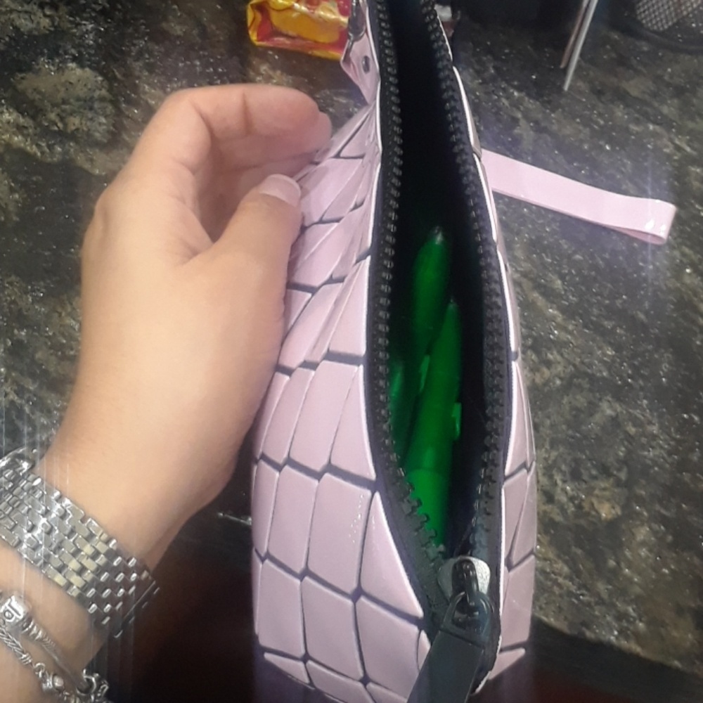 Makeup bag - Picture 2 of 5